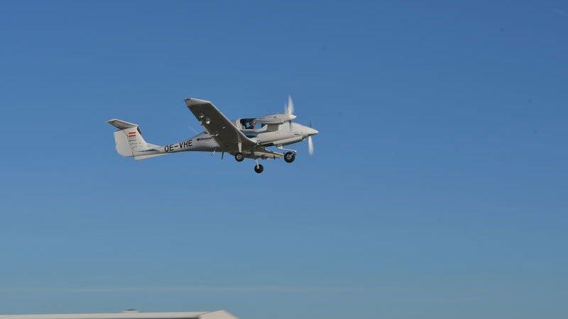 Diamond Flies Multi-Engine Hybrid-Electric Prototype