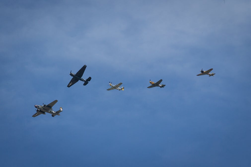 osh15-jv-warbird-missing-man-formation.jpg