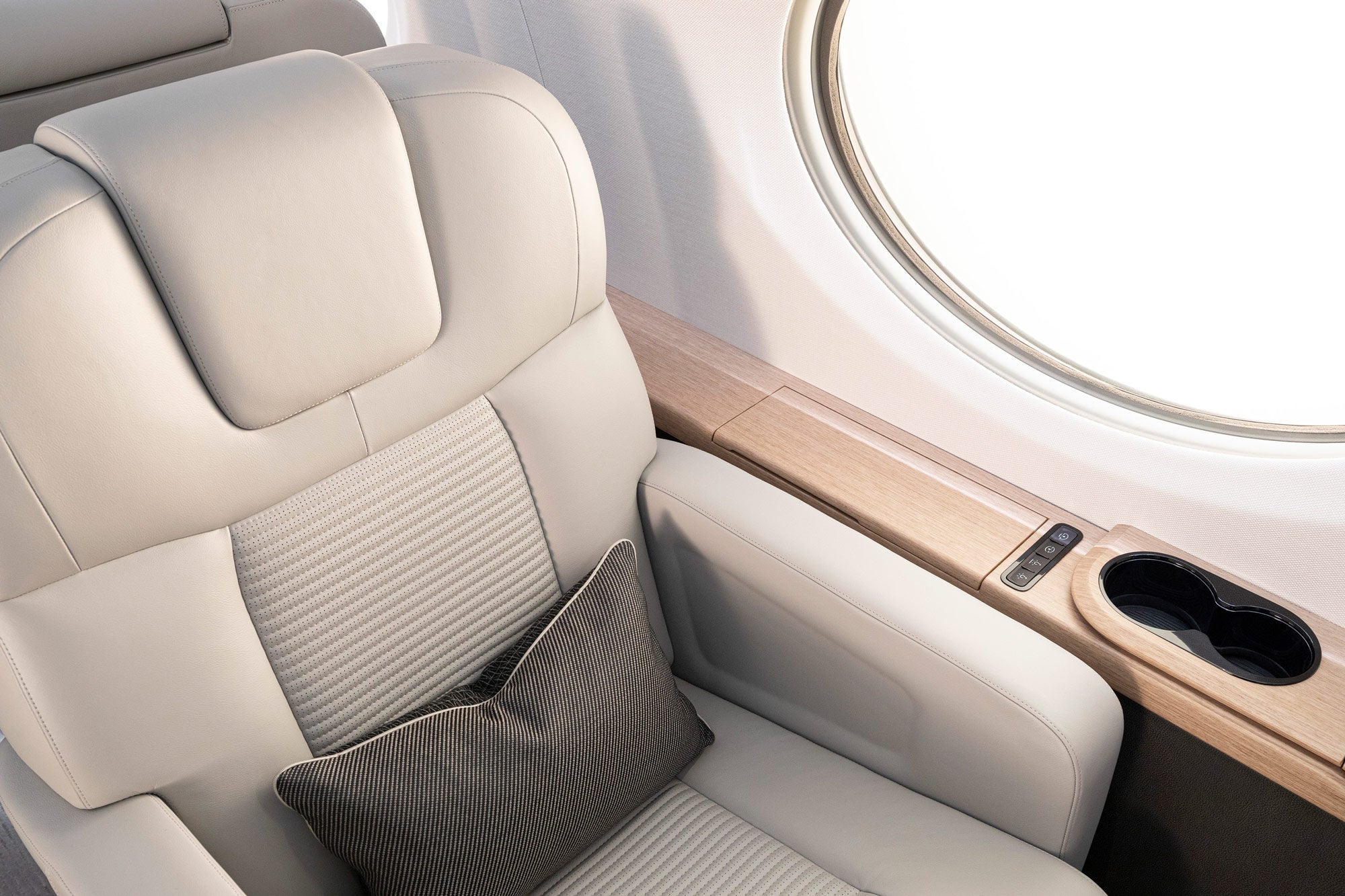 Gulfstream G400 Interior Seat Detail