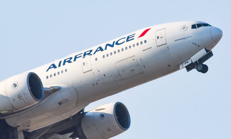Air France Boeing 777 taking off
