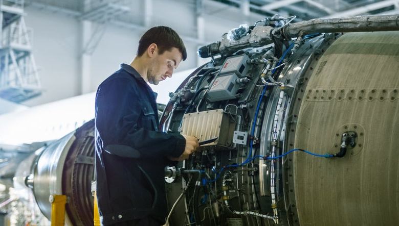 How to Become an Aircraft Mechanic