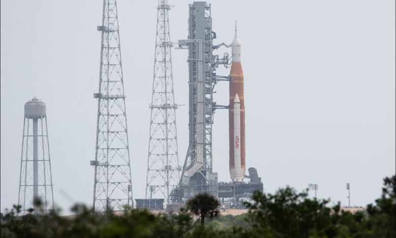 artemis on launch pad during wet dress rehearsal