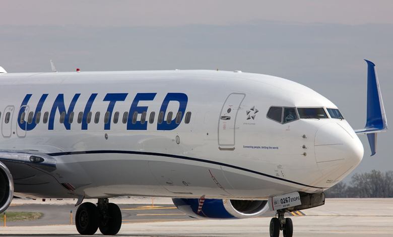 United Airlines airliner taxiing