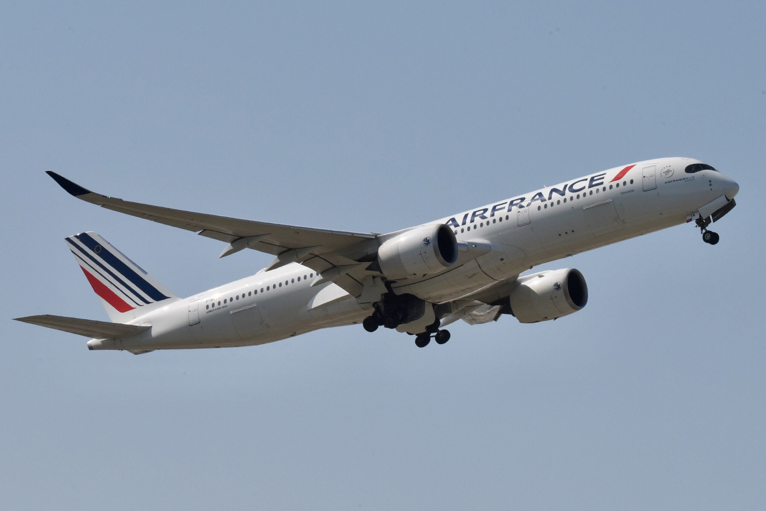 An Airbus A350-900 Retracting Landing Gear During Takeoff