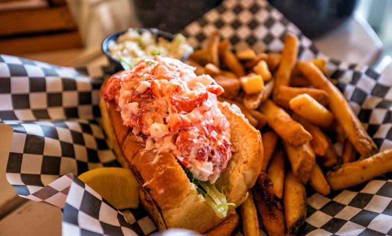 Maine lobster roll