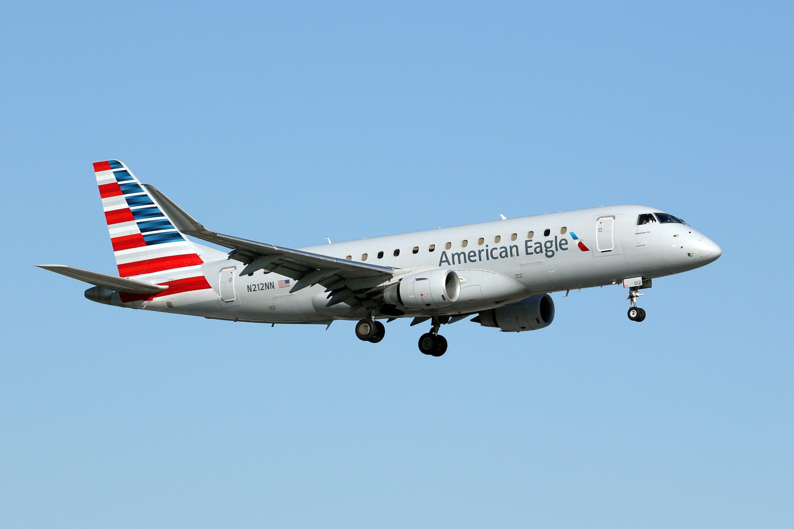 An American Eagle (Envoy Air) Embraer EMB-175 in flight