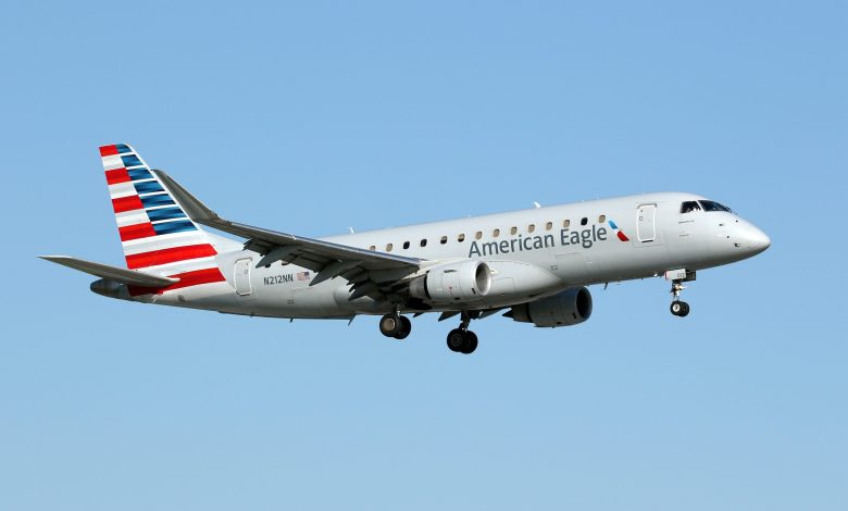An American Eagle (Envoy Air) Embraer EMB-175 in flight
