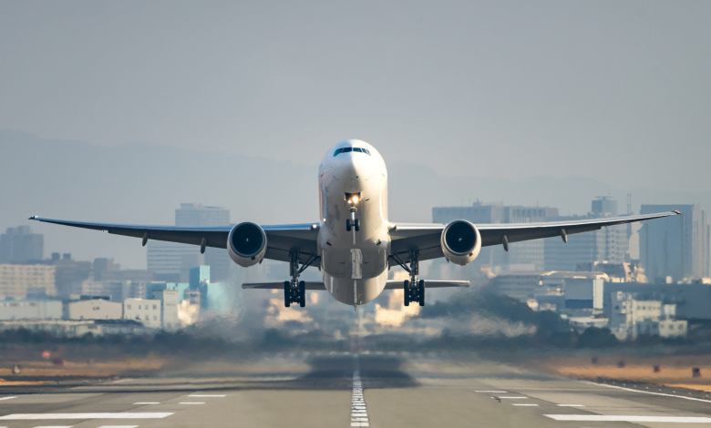 How fast do airplanes take off