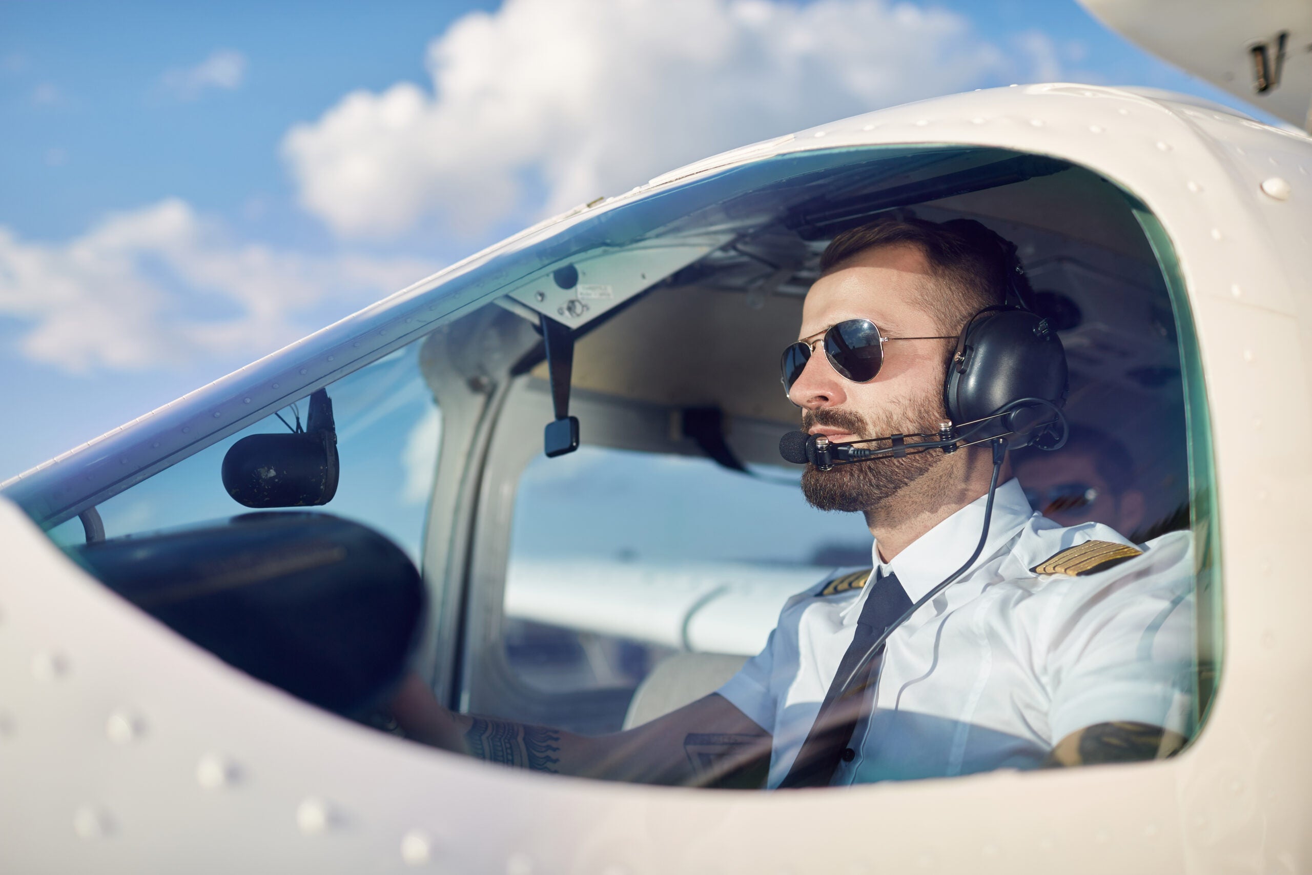 Pilot woaring sunglasses