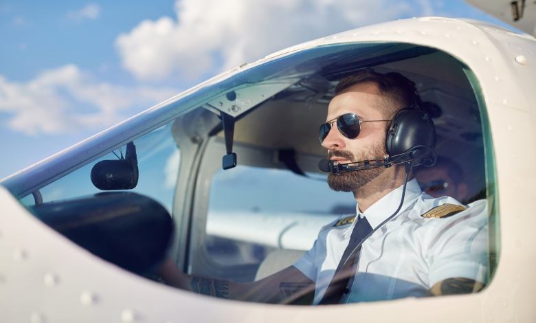 Pilot woaring sunglasses