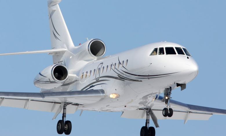 A Dassault Falcon 900.