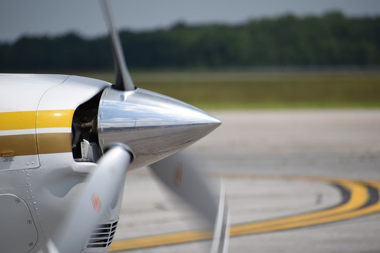 Seat placement can make or break a flight as sight picture can be everything for a pilot trainee. [Credit: OlinEJ/Pixabay]