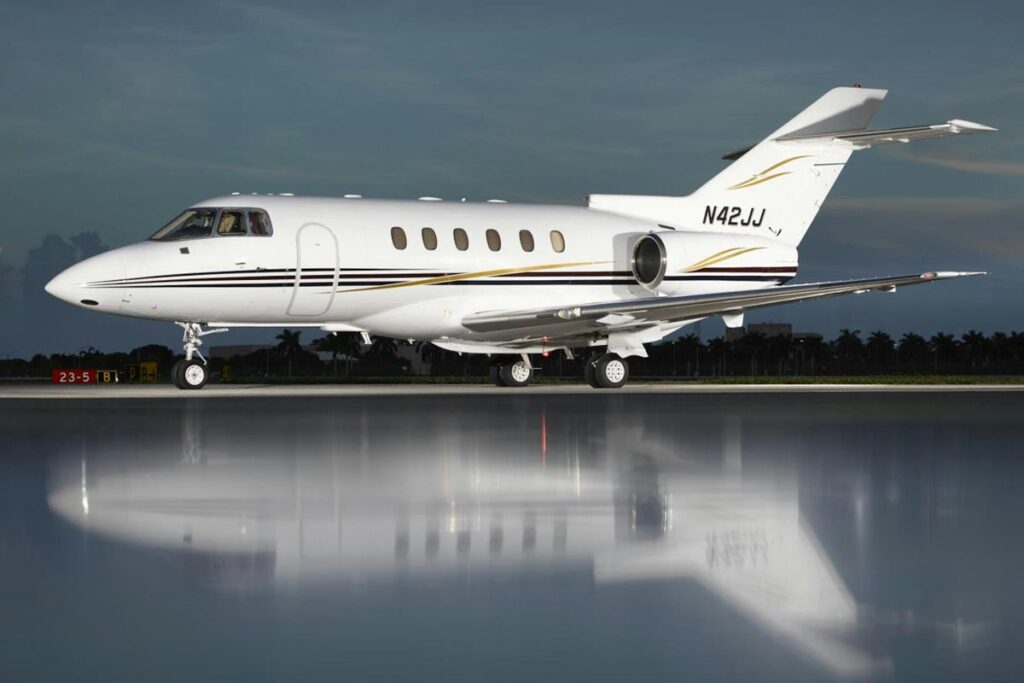 Hawker 800XP [Credit: FLYING Archive]