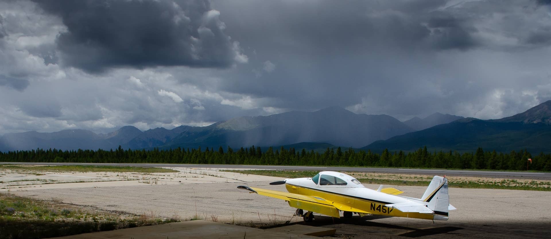 A Navion waits out the weather. [Credit: Glenn Hirsch/AVweb]