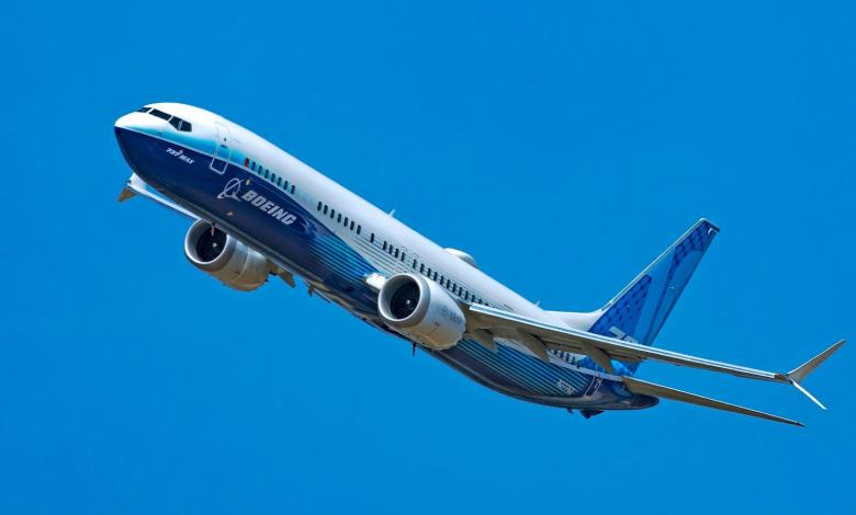 A Boeing 737 MAX 10