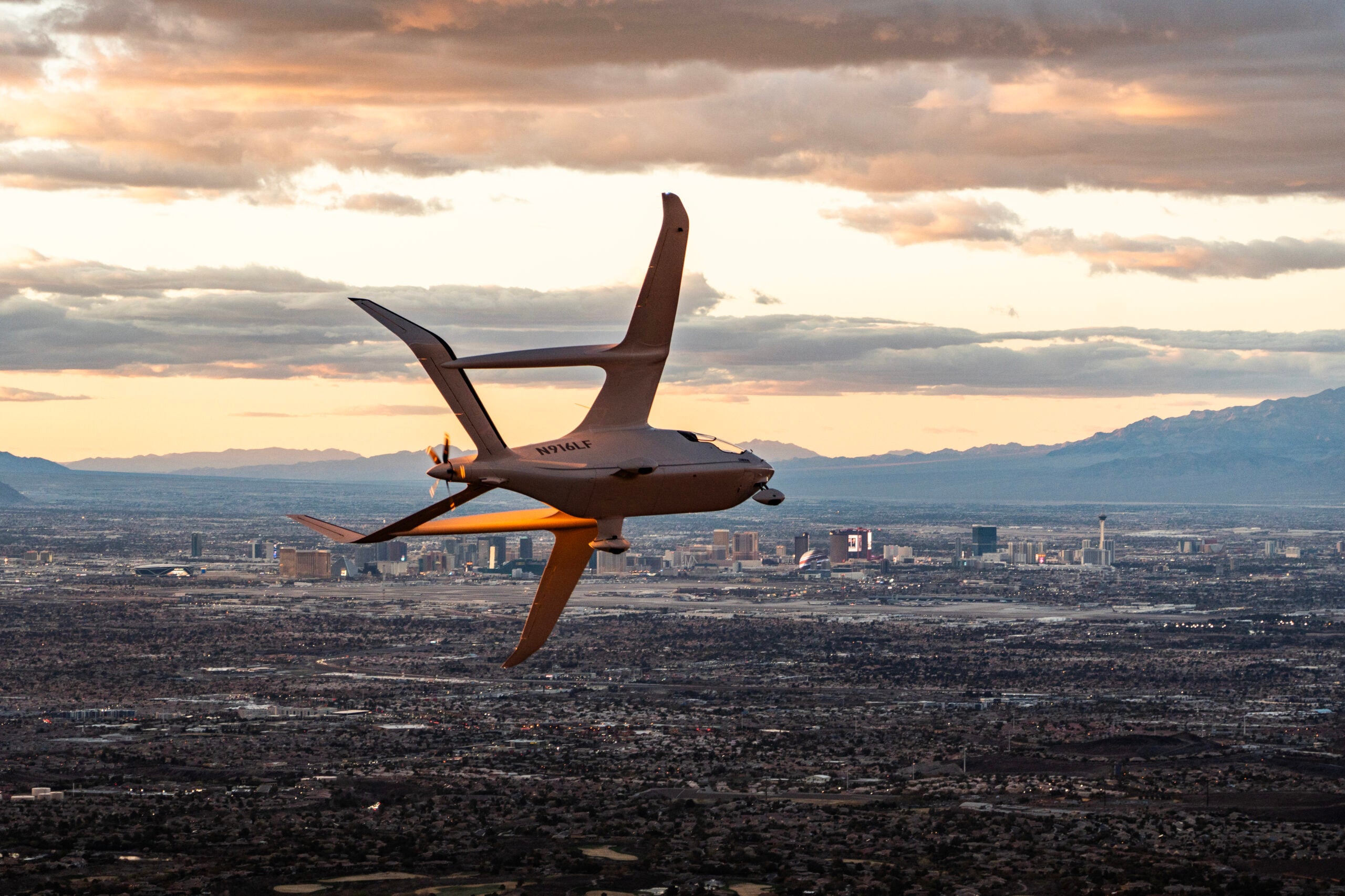 Beta Technologies electric aircraft CX300 N916LF