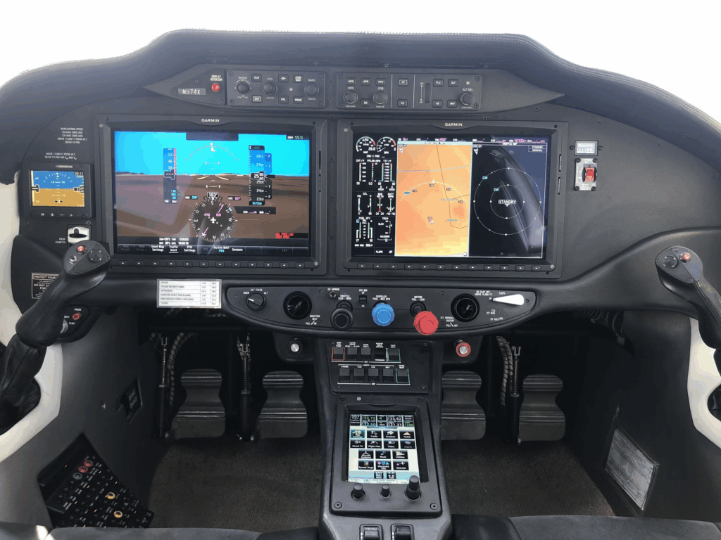 Modern composite airframe, combined with a powerful turbocharged engine, delivers a thrilling and comfortable cross-country machine.