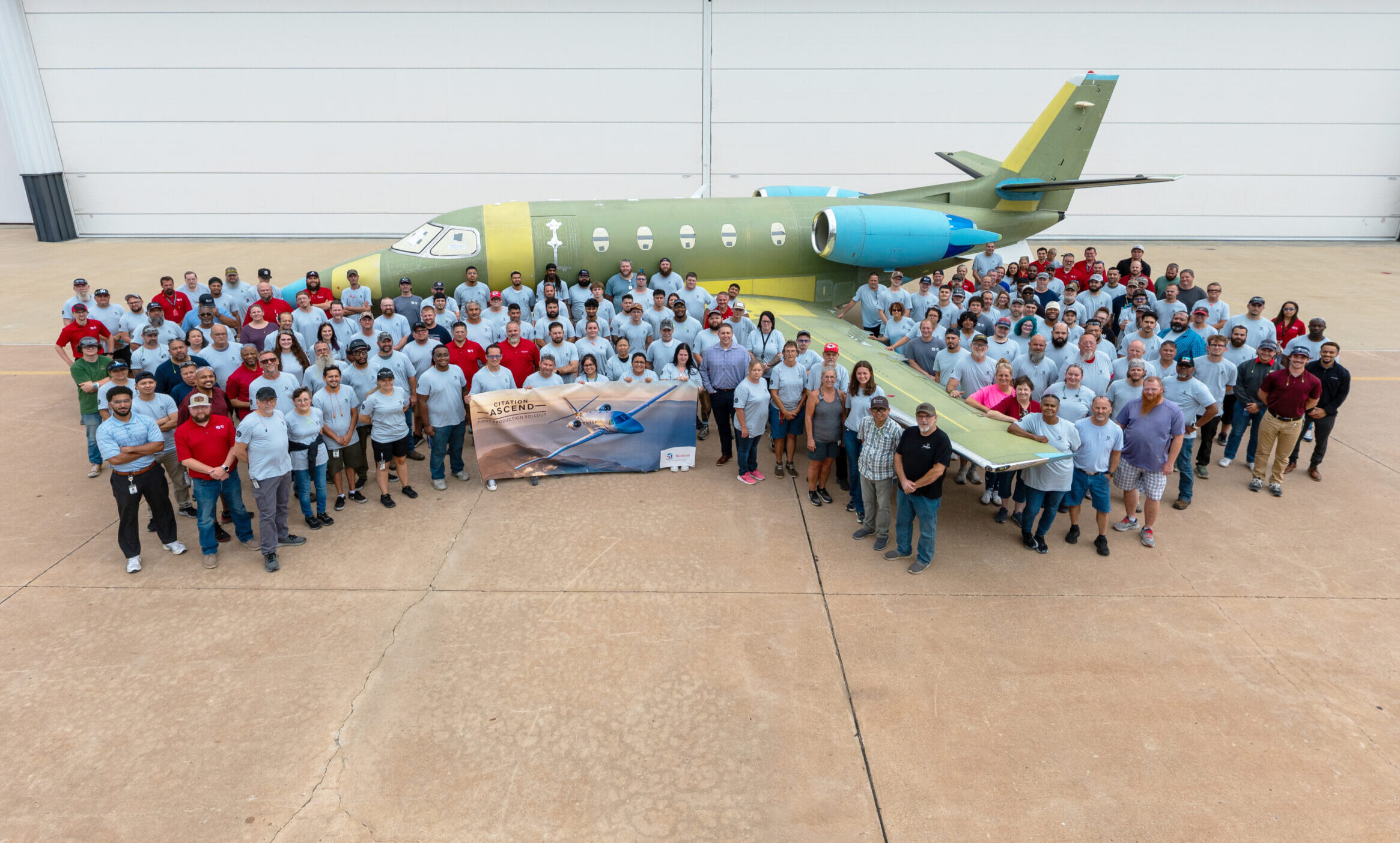 Cessna’s Ascend becomes the latest Citation 560XL to roll out of the factory, and company employees celebrate with a group photo. [Credit: Textron Aviation]