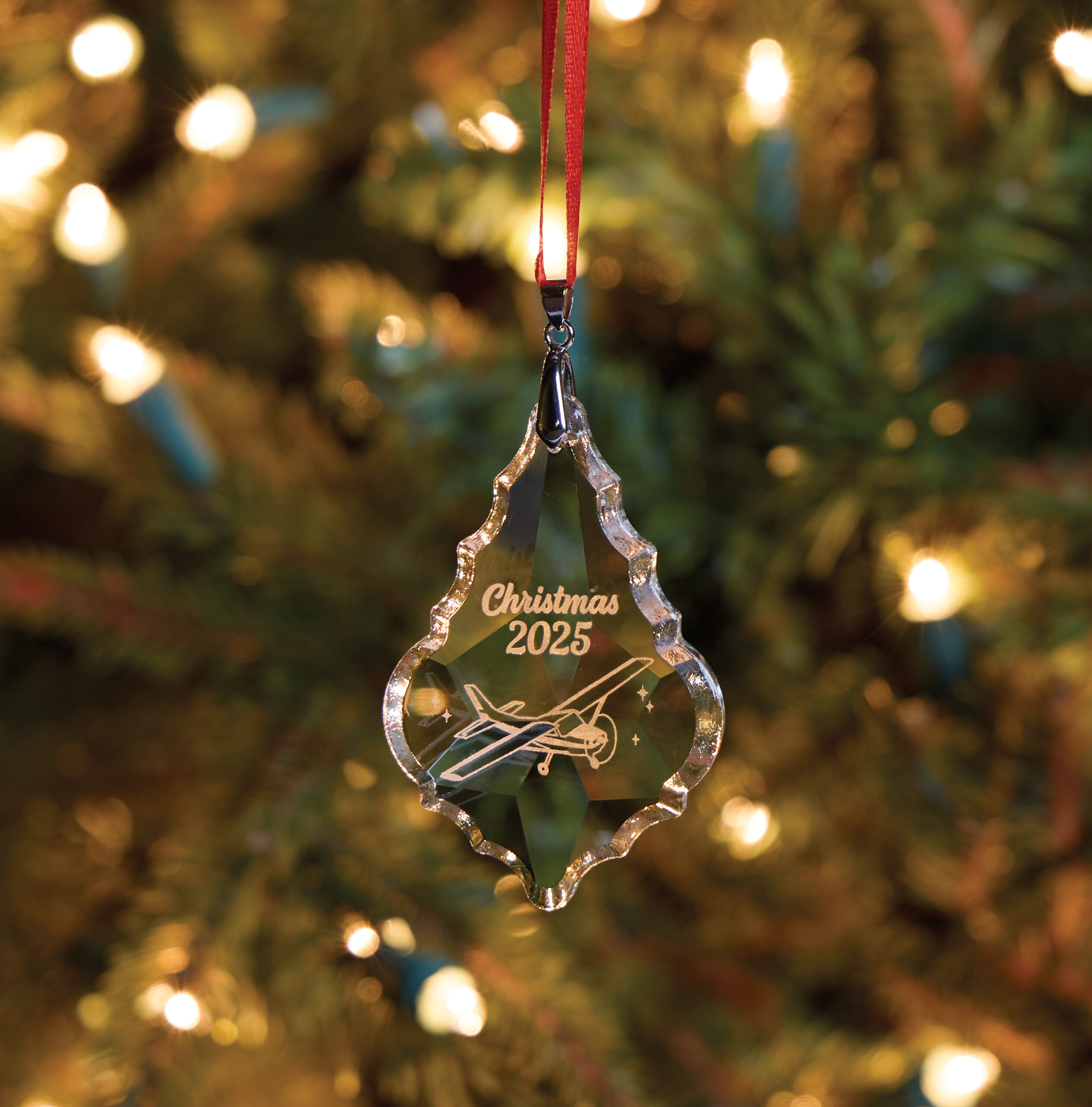 The Cessna 172 Skyhawk gets the nod for Sporty’s Pilot Shop’s 2205 collectible holiday ornament. [Courtesy: Sporty’s]