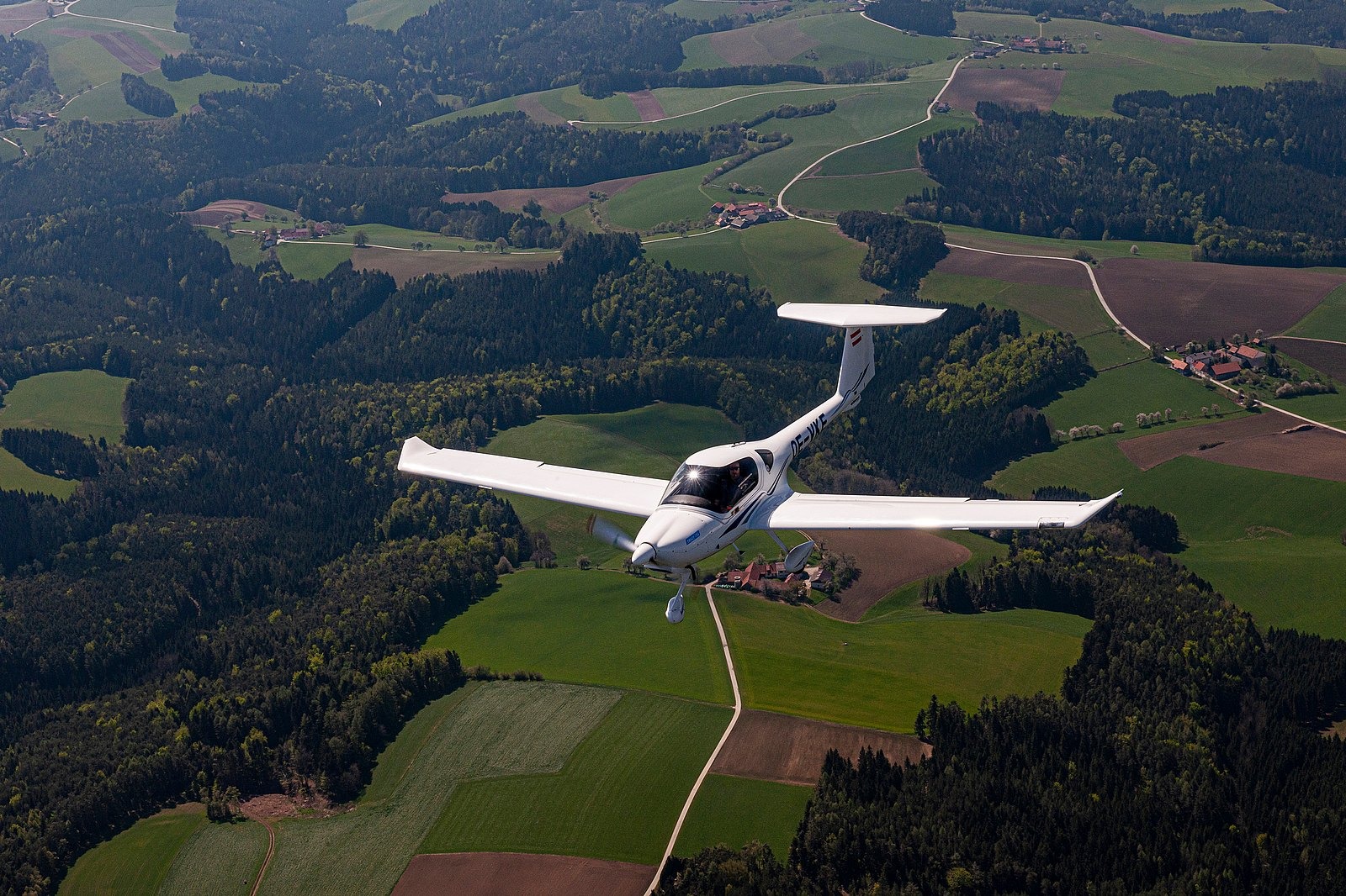 As is tradition in any DA20 series aircraft, The newly-restored Diamond DA20i Kitana model will be built on a composite airframe that supplies structural durability. [Credit: Diamond Aircraft]