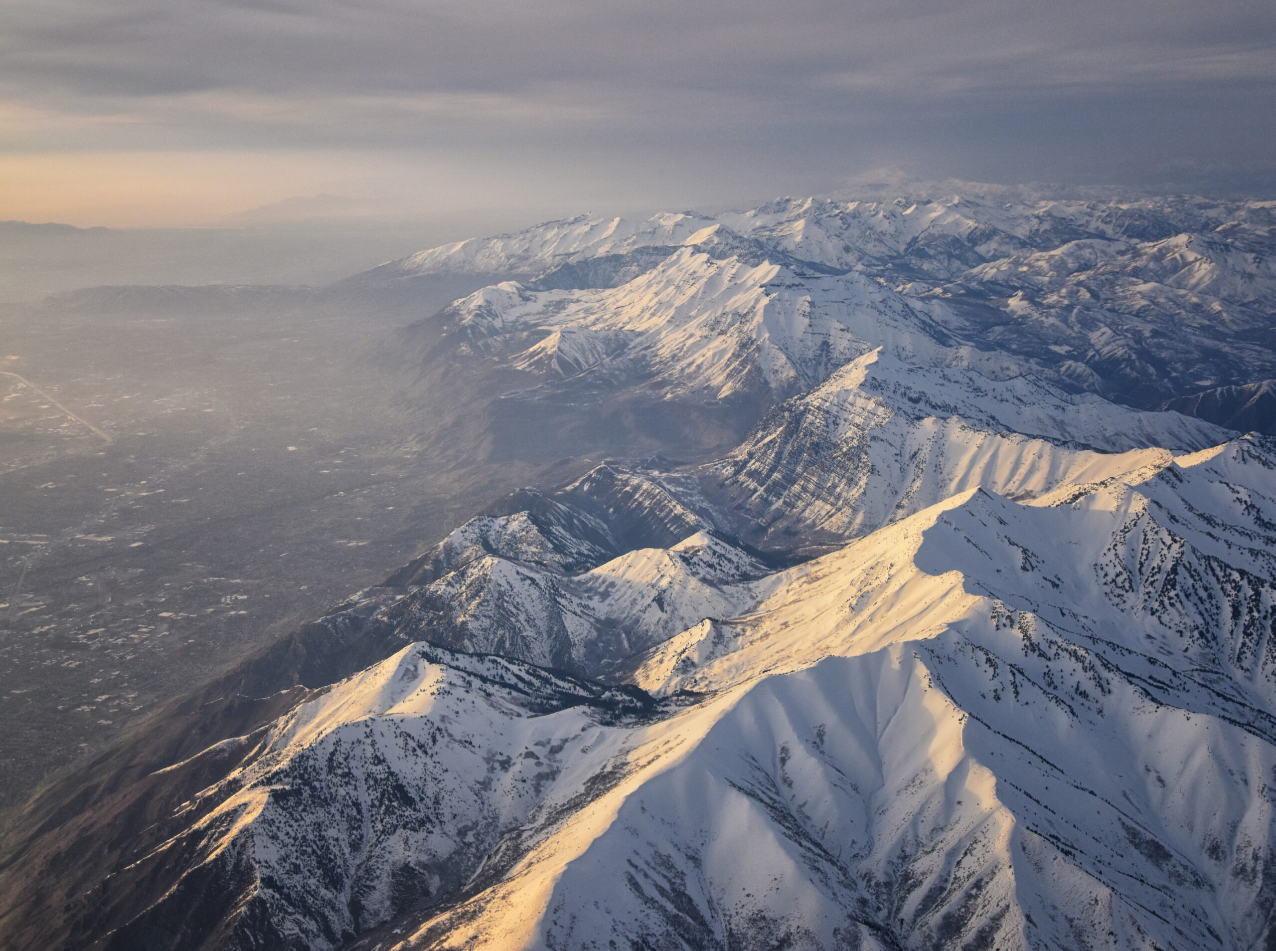There is a way to understand the crude science of sea-level pressure reduction and how high-elevation airports can throw off your flight's most critical number. [Credit: Adobe Stock]
