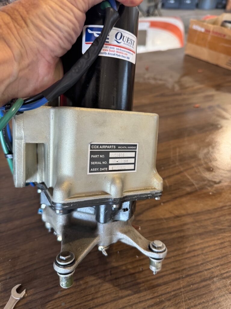 Piper Arrow landing gear hydraulic system [Credit: Les Abend]