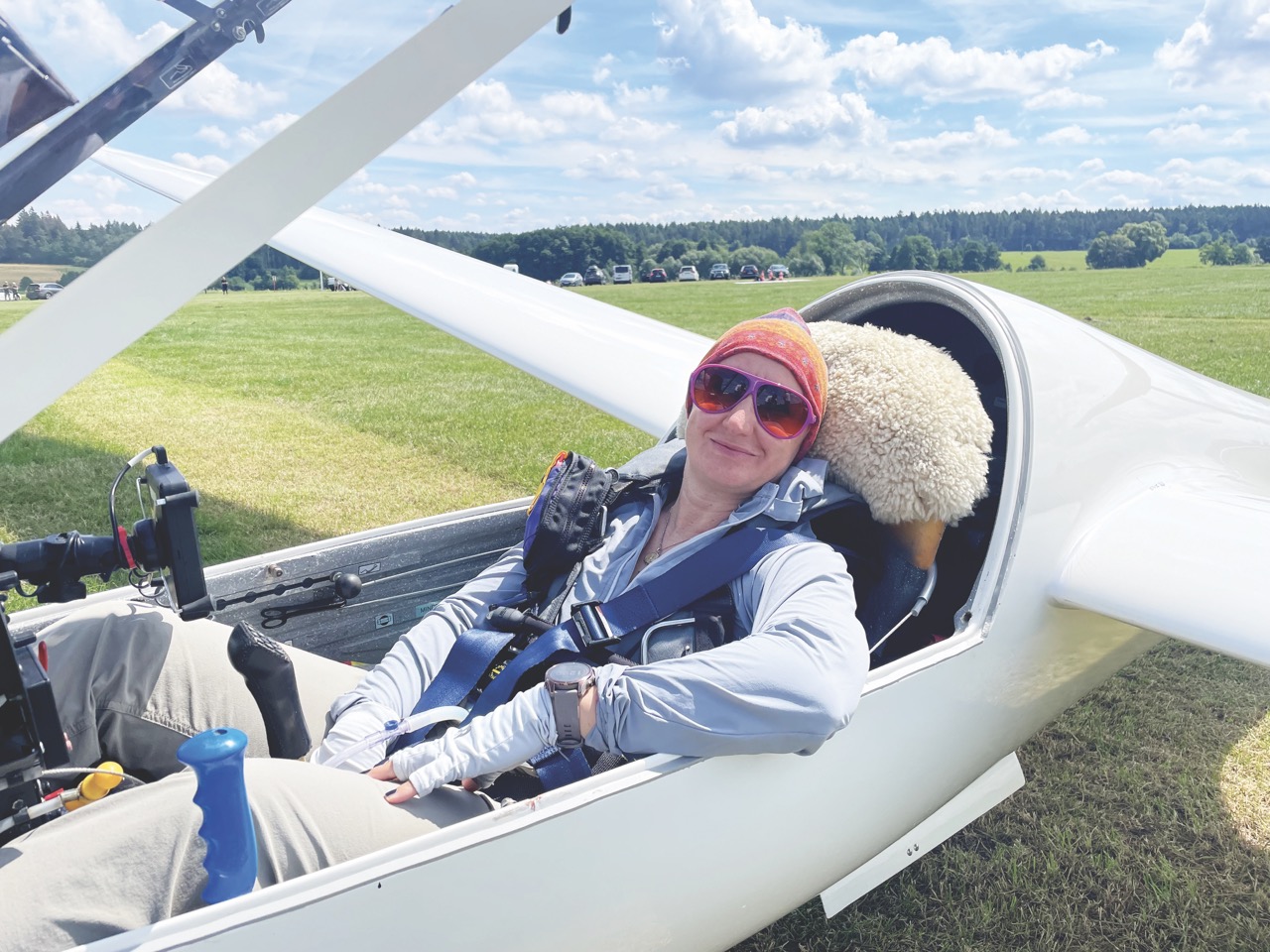 Sylvia Grandstaff prepares to launch in a Rolladen-Schneider LS4. [Credit: Sam Weigel]