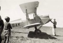 Denys Finch Hatton with the de Havilland DH.60G Gipsy Moth in Africa. [Credit: Karen Blixen Museum]