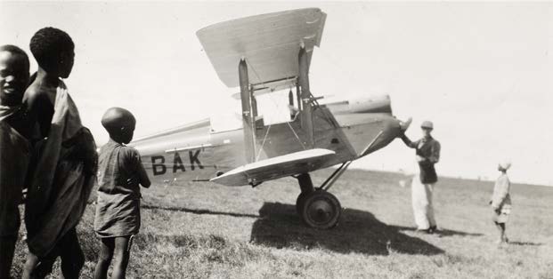 Denys Finch Hatton with the de Havilland DH.60G Gipsy Moth in Africa. [Credit: Karen Blixen Museum]