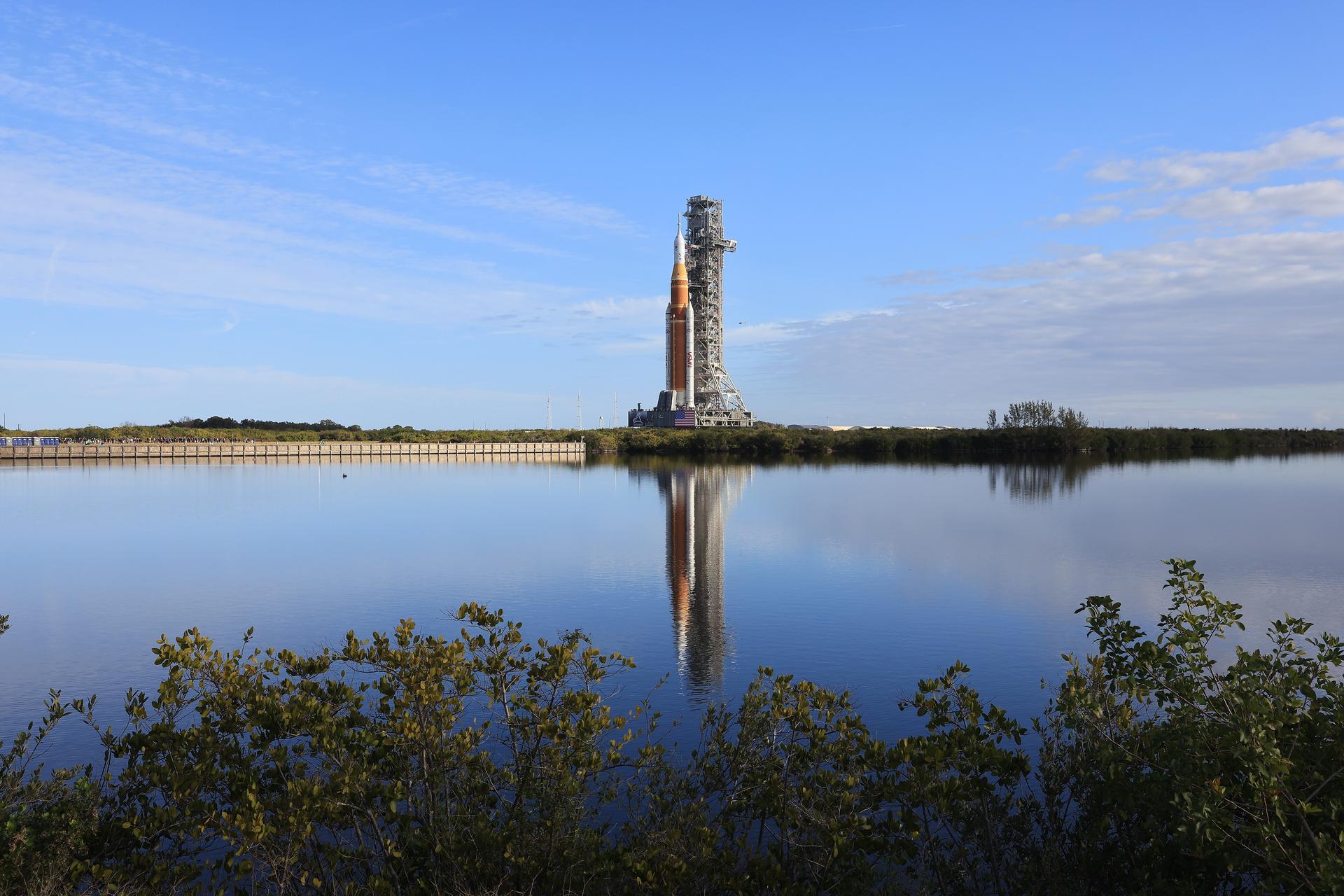 NASA SLS rocket Orion capsule for Artemis II moon mission
