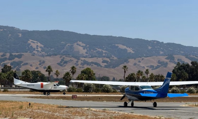 Reliable Robotics automated Cessna 208B Grand Caravan and Cessna 182 on airport runway