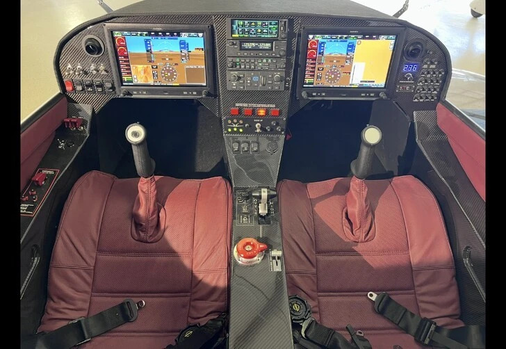 Nicely appointed Risen 915SV cockpit and panel [Credit: Robert Barnes]