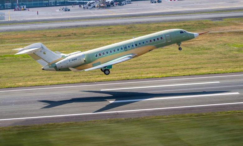 Dassault Aviation Falcon 10X business jet test flight