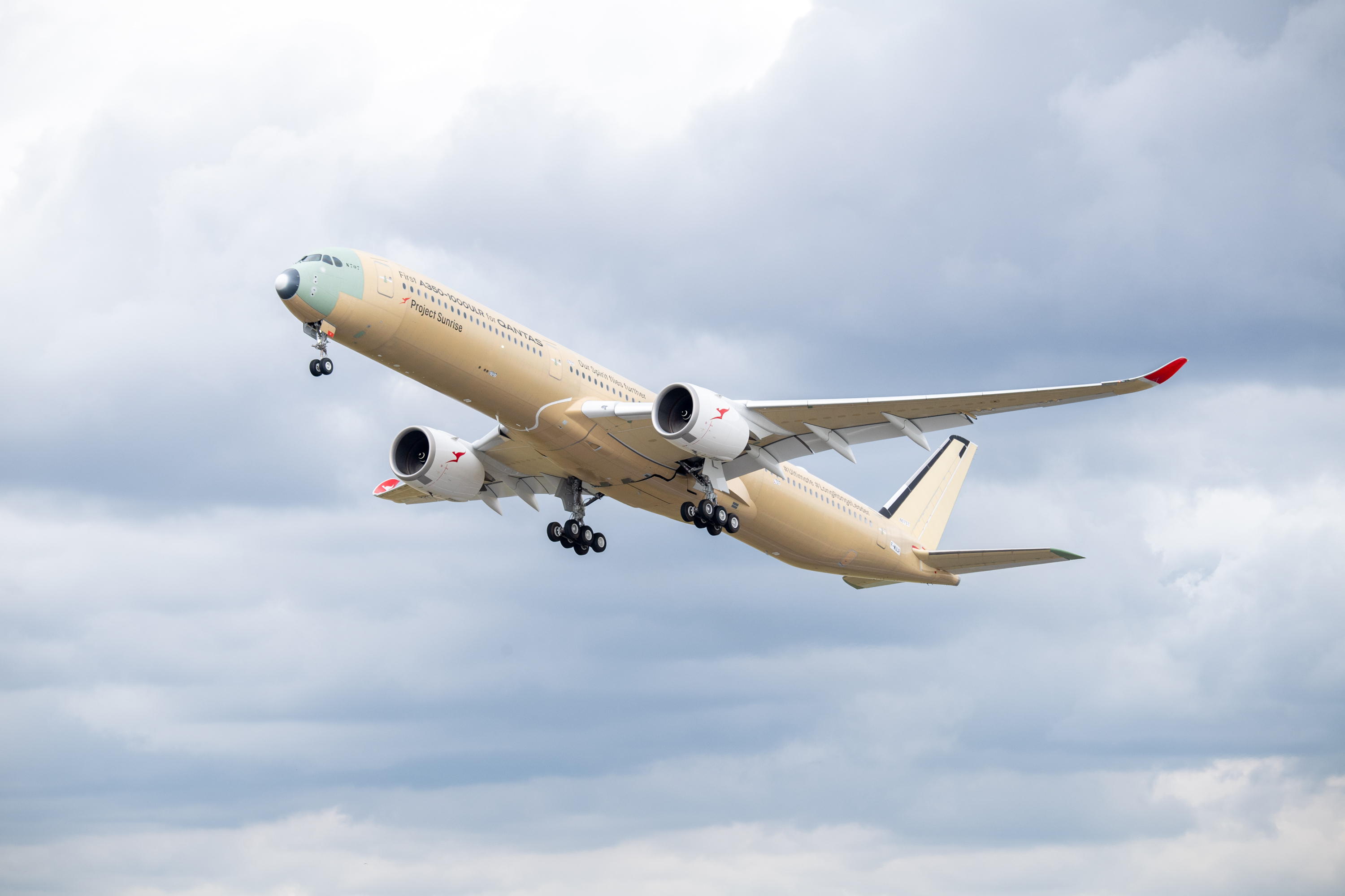 Airbus A350-1000ULR ultra long range airliner first test flight