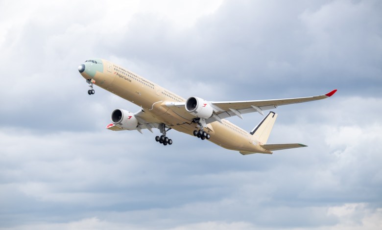 Airbus A350-1000ULR ultra long range airliner first test flight