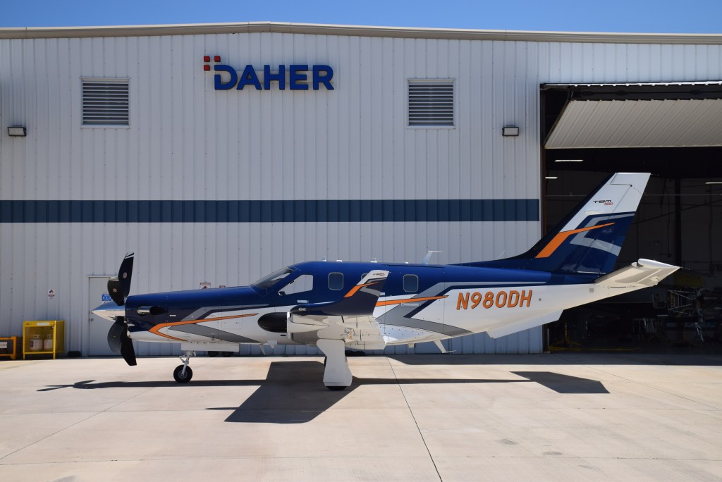 n the ramp, our demonstrator aircraft shows off Tehuano, one of six standard paint schemes offered. [Credit: Jonathan Welsh]