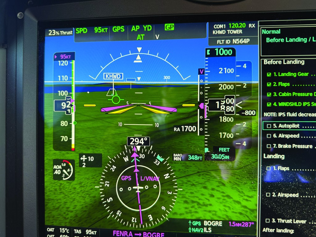 When flying to LNAV/VNAV minimums, the magenta pentagon needs to stay in the small gap between the two vertical white lines. [Credit: Max Trescott]