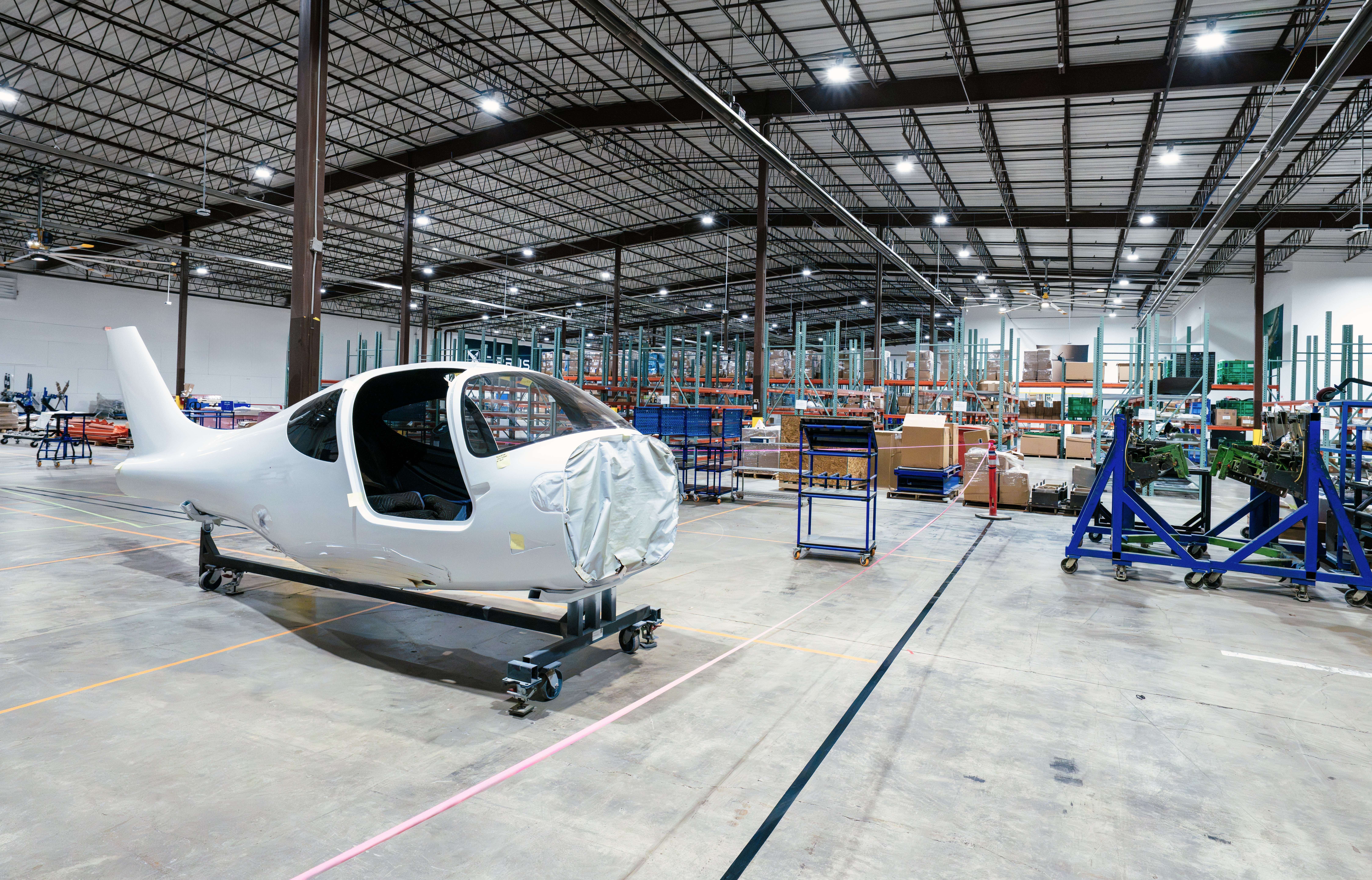 Cirrus Aircraft inaugura novo centro de distribuição em Duluth