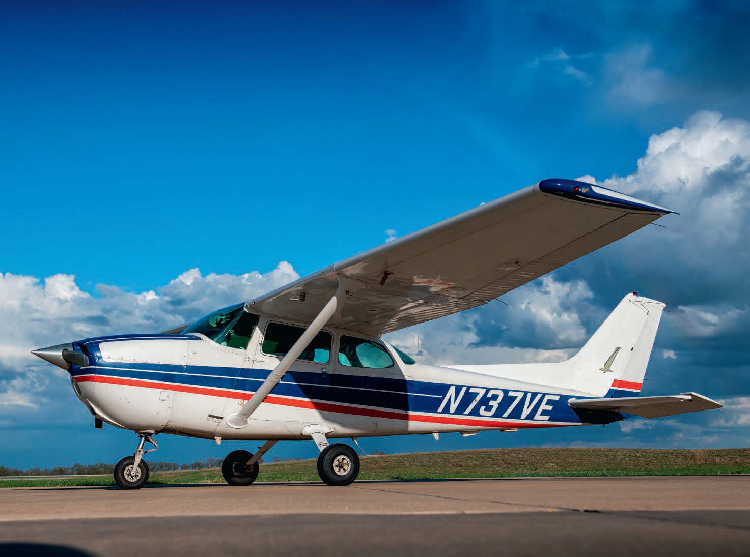 The sight of a Skyhawk on the ramp has marked the start of many pilots' careers. [Credit: Glenn Watson]