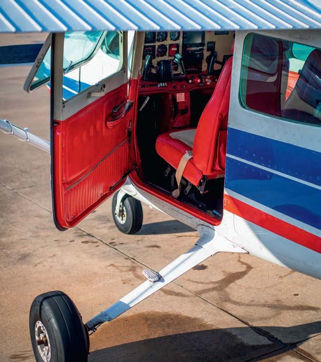 The C172’s simple cabin is welcoming to students and longtime pilots. [Credit: Glenn Watson]