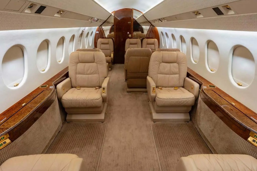 2003 Dassault Falcon 2000 [Credit: AvPro]