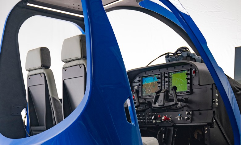 TRU Simulation Veris virtual reality flight training device for Cessna 172 Skyhawk