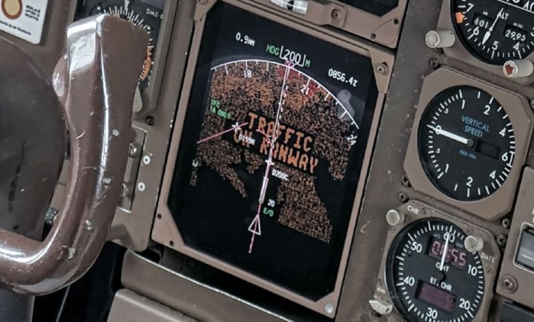 Cockpit display with warning indicating traffic on runway