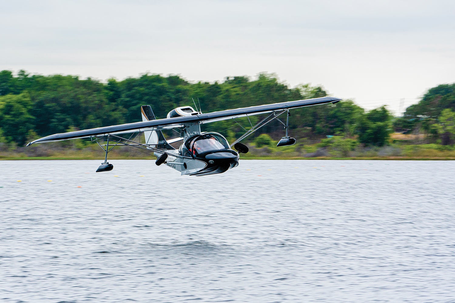 Searey Elite flying above water