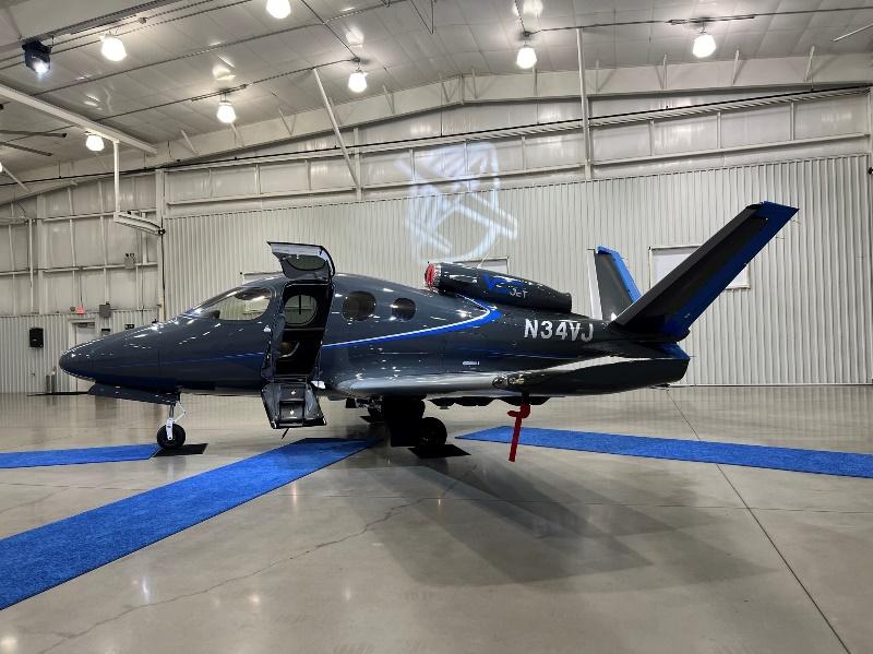 A Verijet Cirrus SF50 G2+ Vision Jet.