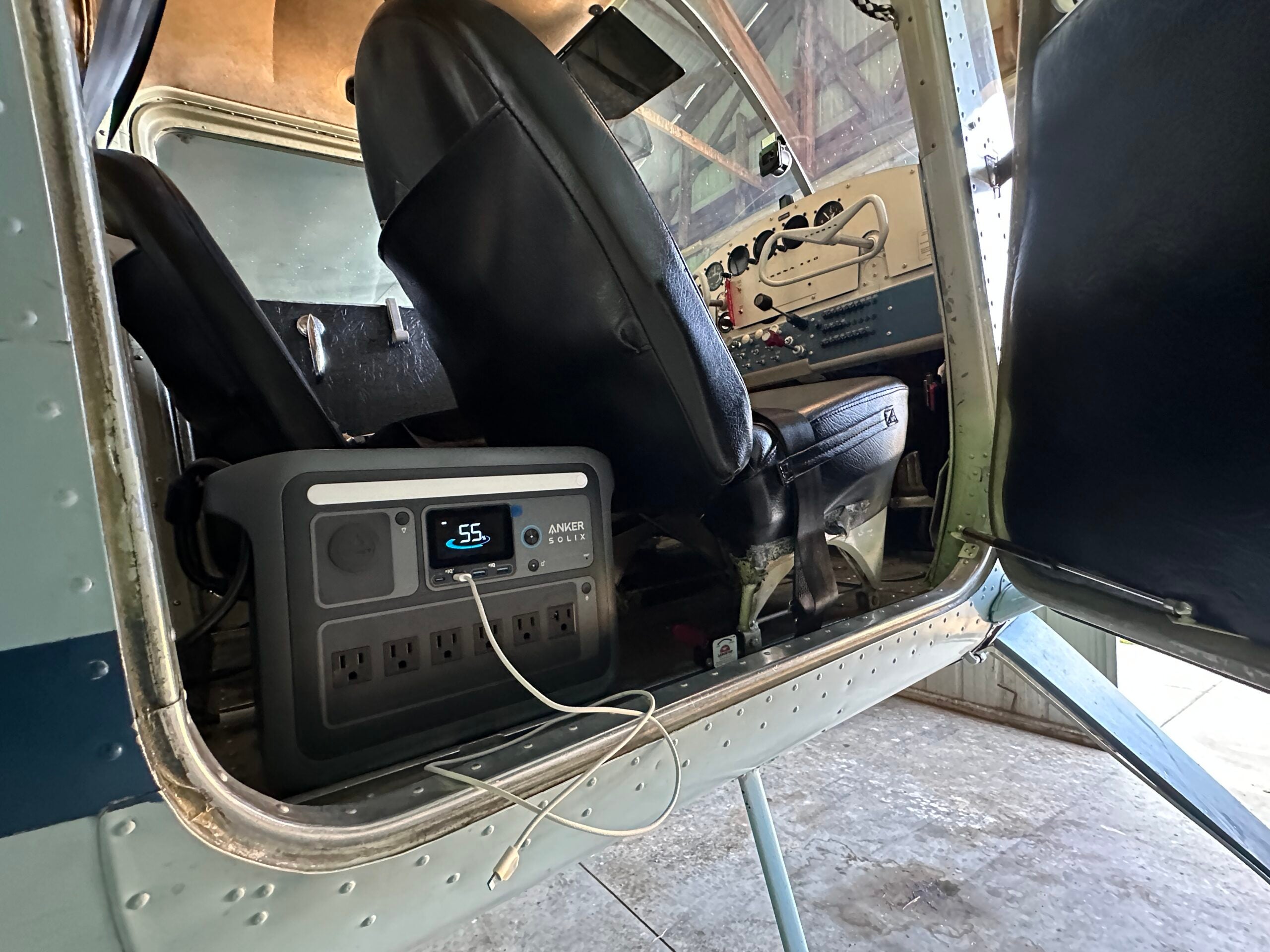 Power station inside a plane