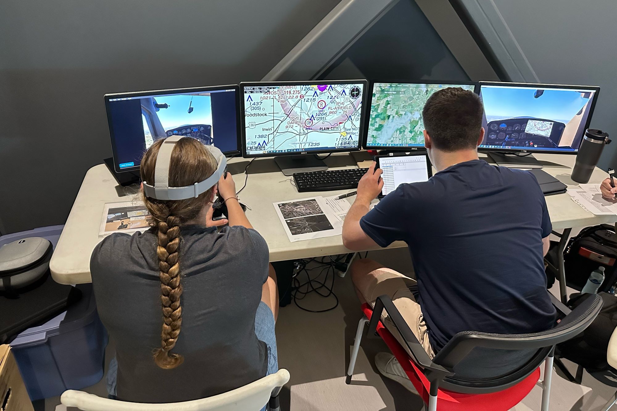 College students study using the iFly EFB