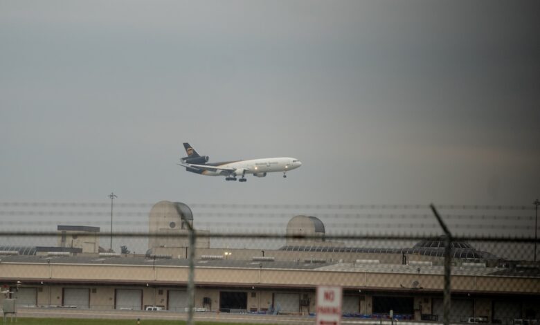 A UPS MD-11F aircraft