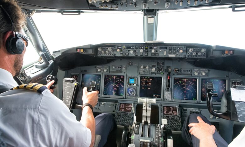 Boeing 737 flight deck